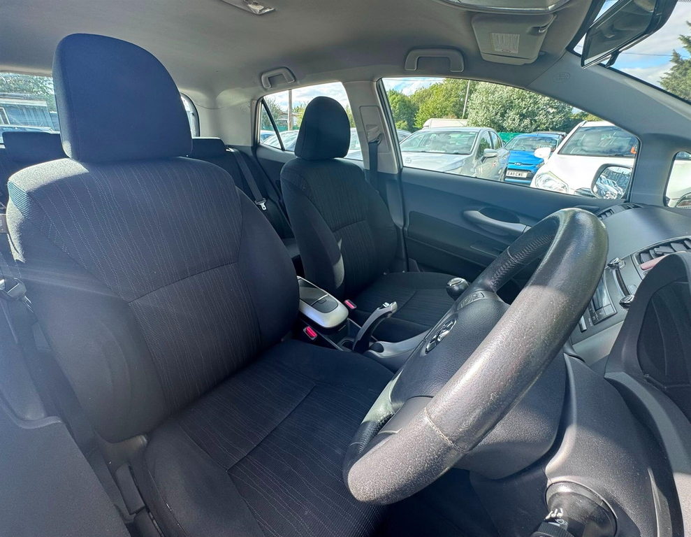 Toyota Auris Tr Vvt-i 5-Door Silver #22
