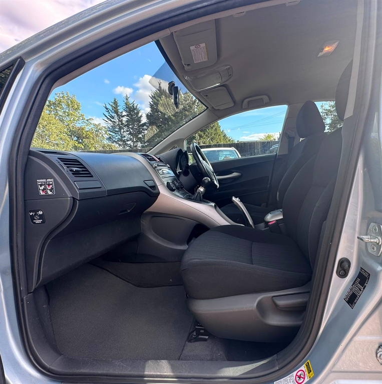 Toyota Auris Tr Vvt-i 5-Door Silver #24