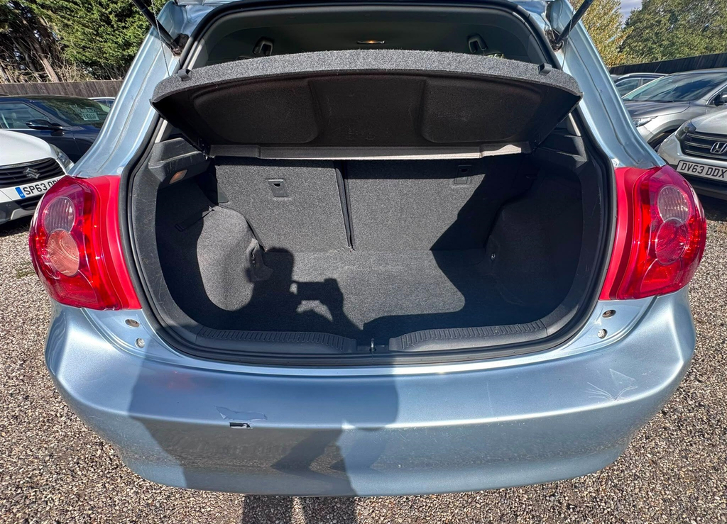 Toyota Auris Tr Vvt-i 5-Door Silver #28