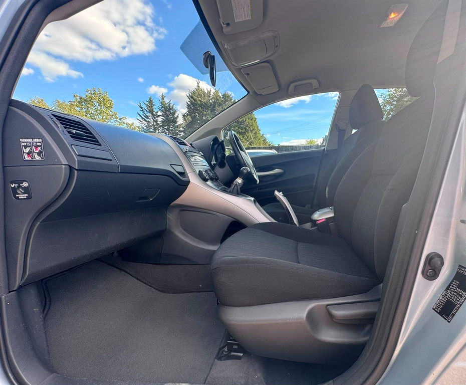 Toyota Auris Tr Vvt-i 5-Door Silver #32