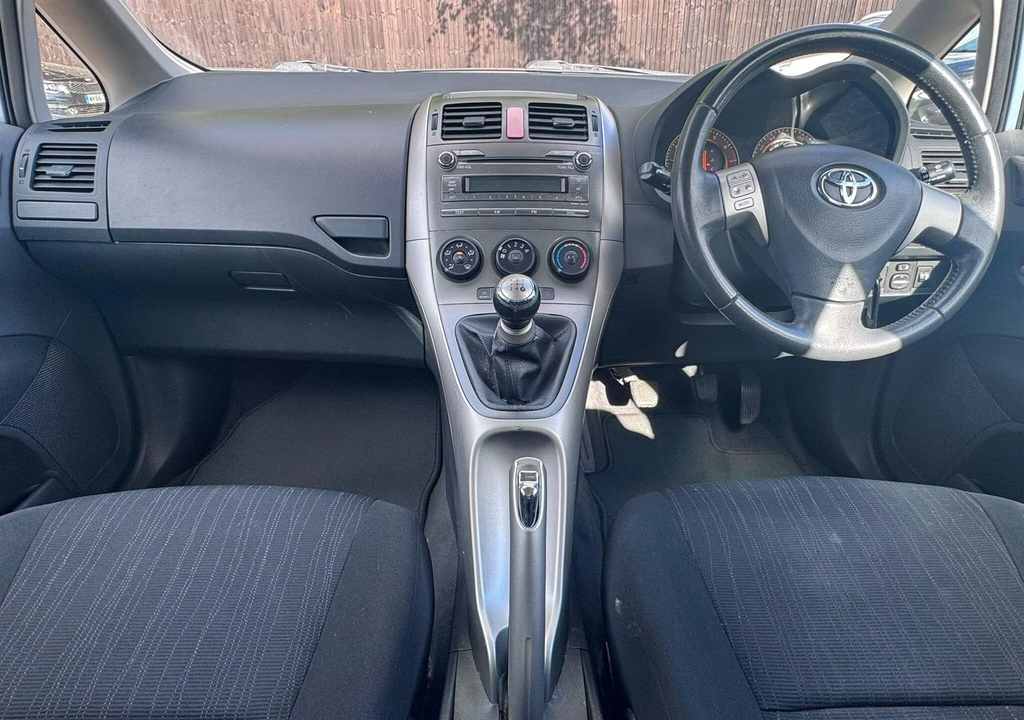 Toyota Auris Tr Vvt-i 5-Door Silver #14
