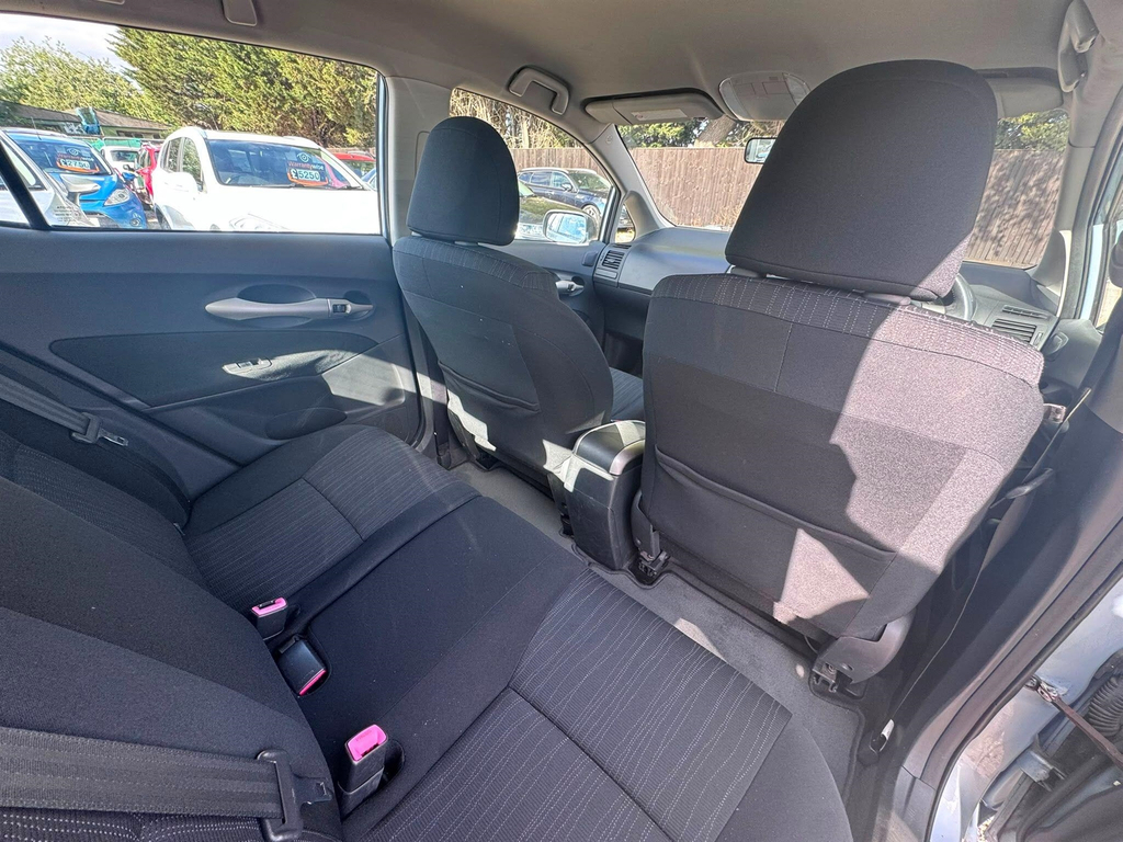Toyota Auris Tr Vvt-i 5-Door Silver #19