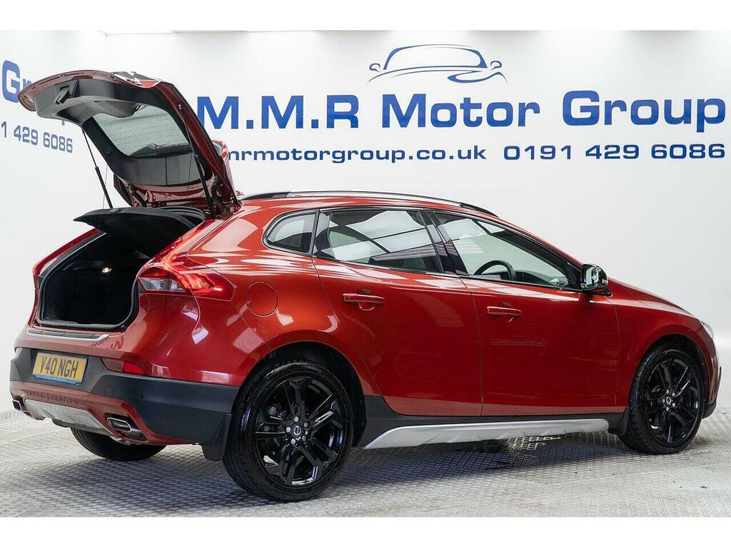 Volvo V40 Cross Country 1.5 T3 Gpf Pro Euro 6 Ss V40NGH Red #4