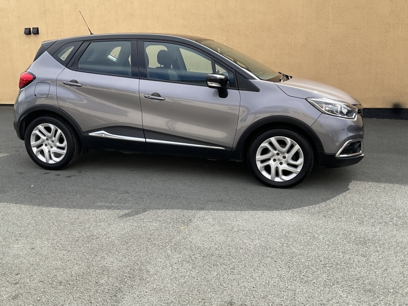 Renault Captur Nav Black #2