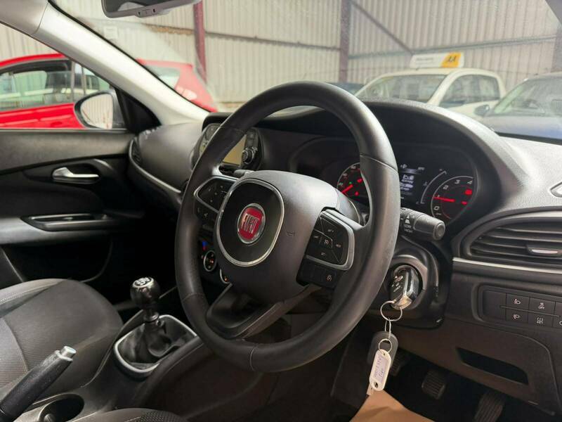 Fiat Tipo Hatchback 1.4 T-jet Lounge Hatchback Ma Black #18