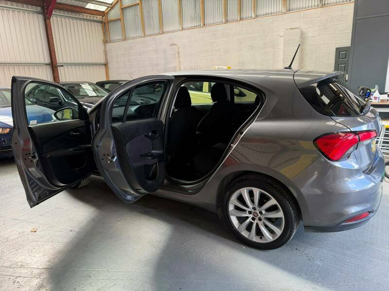 Fiat Tipo Hatchback 1.4 T-jet Lounge Hatchback Ma Black #14