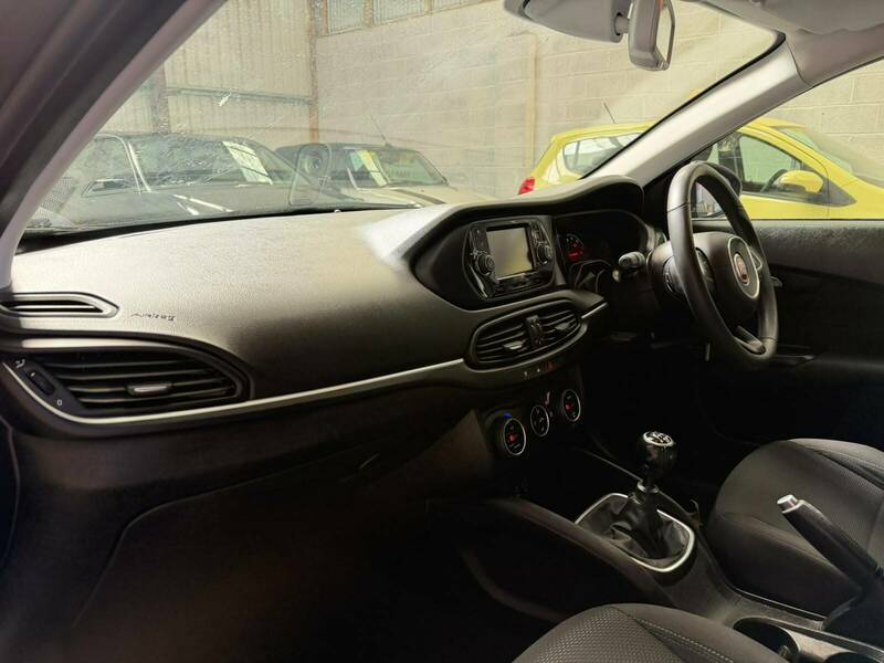 Fiat Tipo Hatchback 1.4 T-jet Lounge Hatchback Ma Black #17
