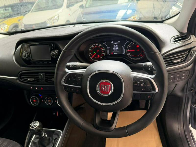 Fiat Tipo Hatchback 1.4 T-jet Lounge Hatchback Ma Black #13