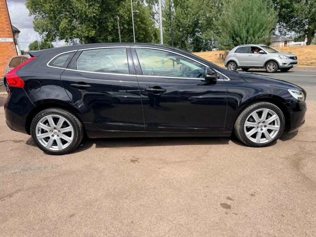 Volvo V40 2L Inscription Black #4