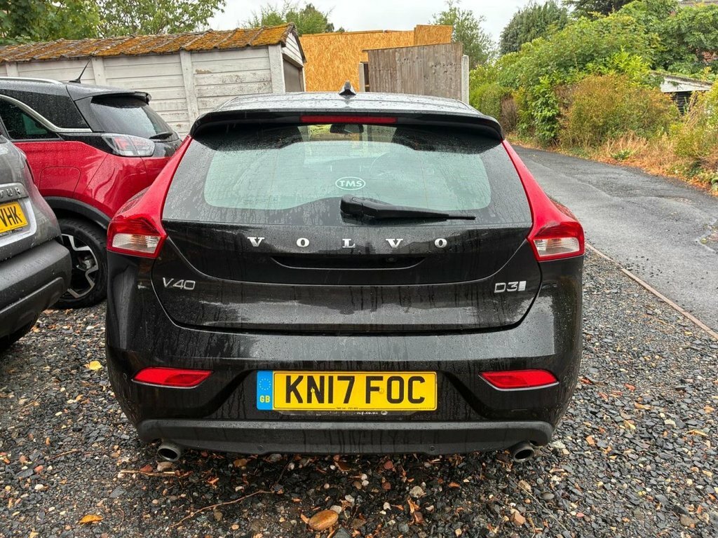 Volvo V40 2L Inscription Black #4
