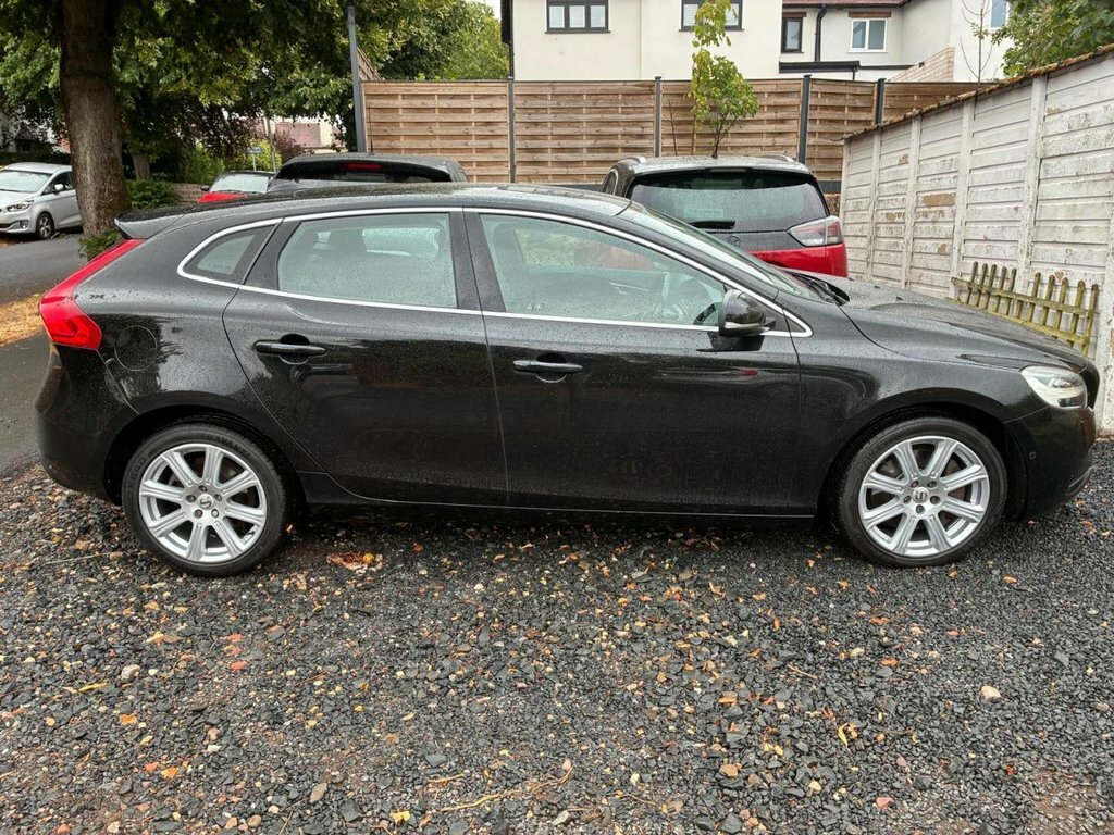 Volvo V40 2L Inscription Black #3