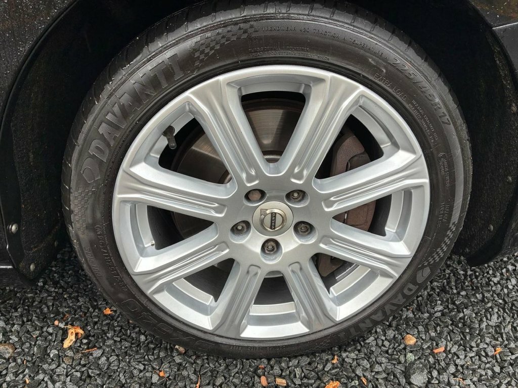 Volvo V40 2L Inscription Black #6