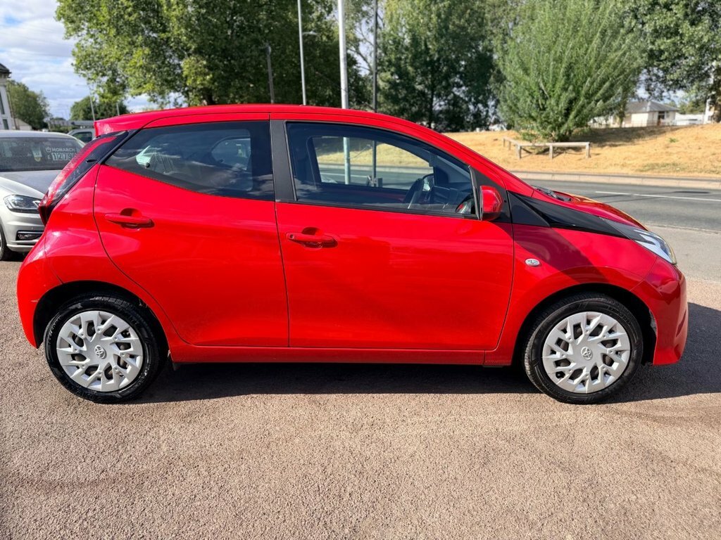 Toyota Aygo 1L X-play Red #5