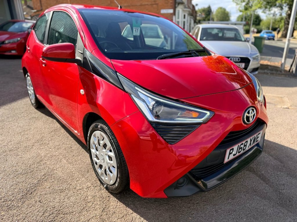 Toyota Aygo 1L X-play Red #4
