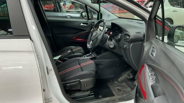 Vauxhall Crossland 1.2L Sri Nav White #4