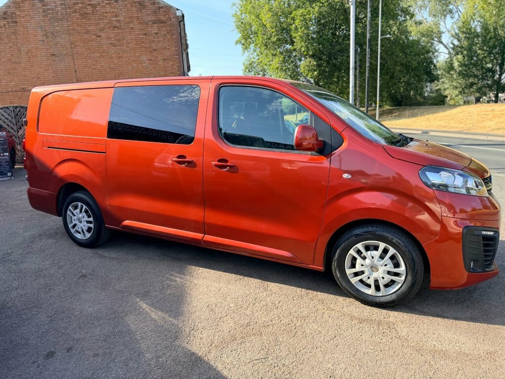 Vauxhall Vivaro 2L Sportive Red #4