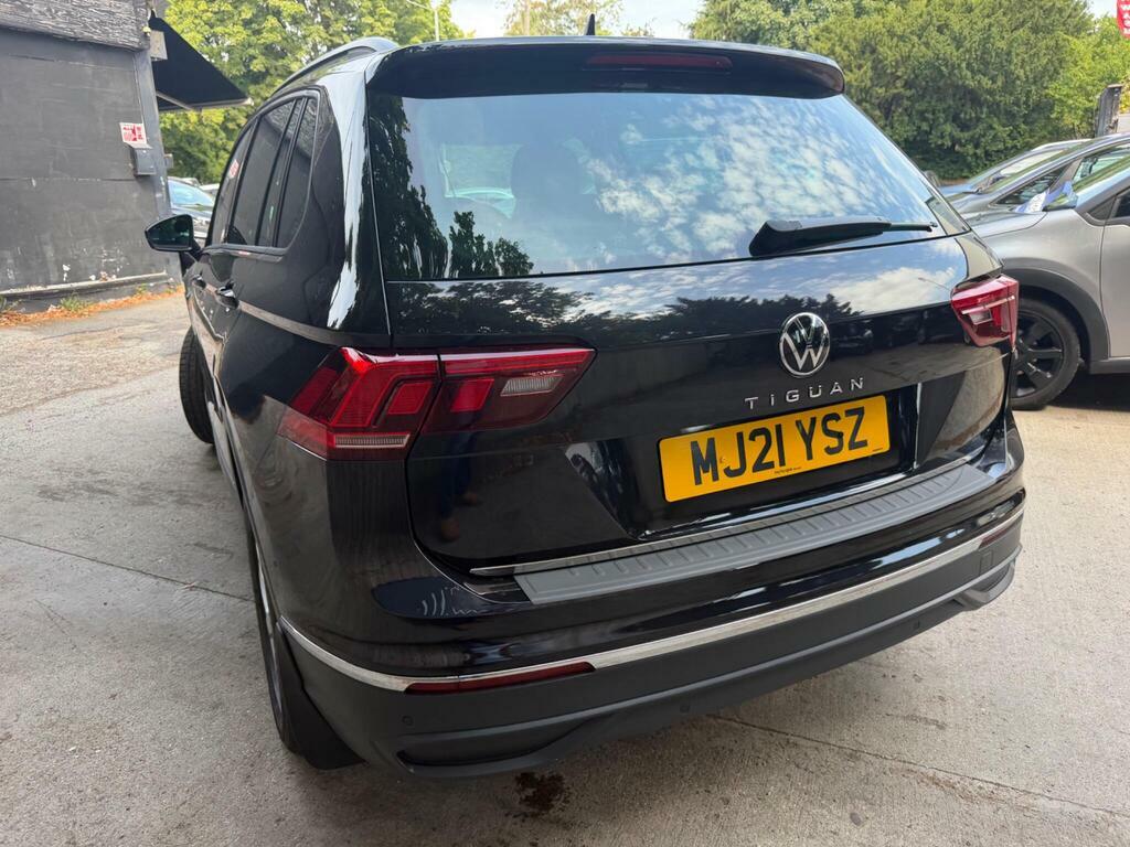 Volkswagen Tiguan 1.5 Tsi Life Euro 6 S S MJ21YSZ Black #4