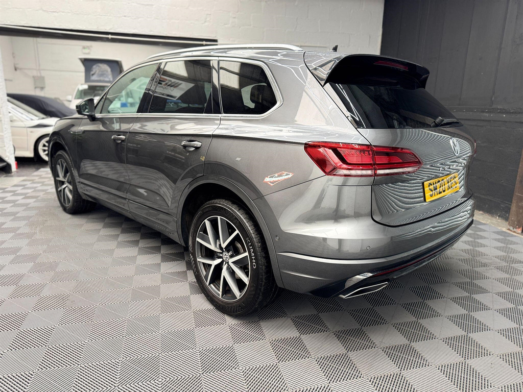 Volkswagen Touareg 3.0 Tdi V6 R-line Tiptronic 4Motion Euro 6 Ss 5 SM20XES Grey #4