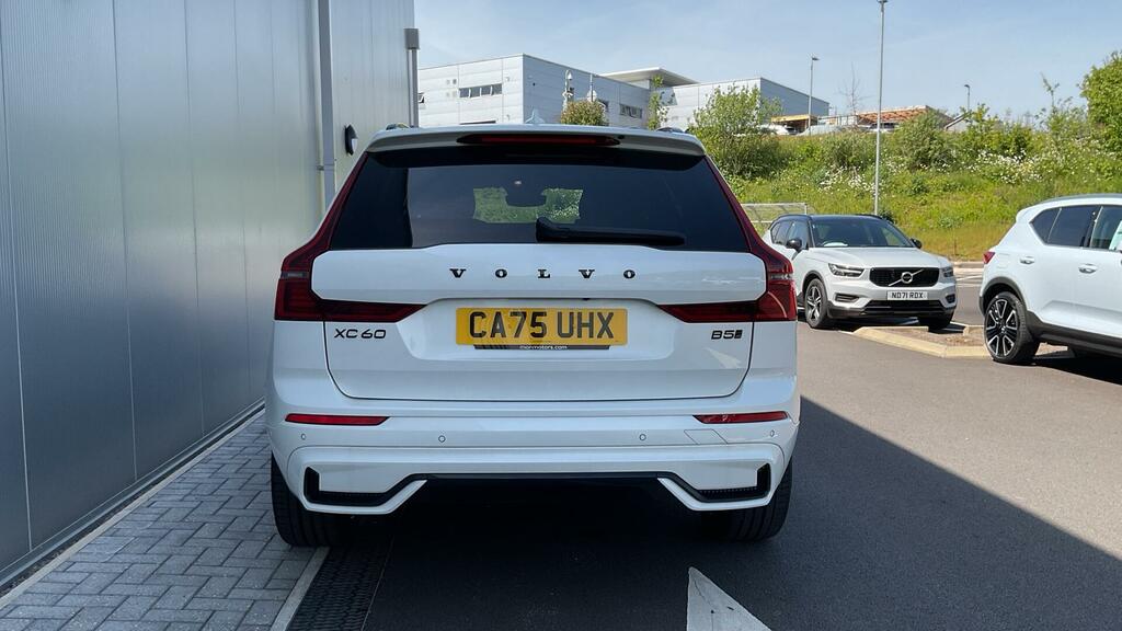 Volvo XC60 2.0 B5 Mhev Plus Black Edition Euro 6 5-Door CA75UHX White #5