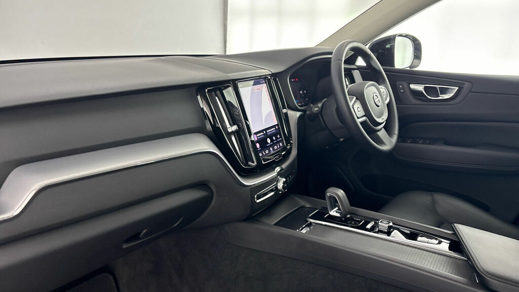 Volvo XC60 2.0 B5 Mhev Momentum Euro 6 5-Door Black #2