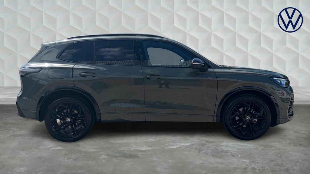 Volkswagen Tiguan Etsi Mhev Black Edition Dsg Euro 6 5-Door VO26TWF Green #4