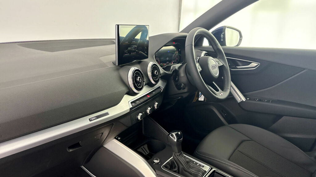 Audi Q2 Tfsi Cod 35 S Line S Tronic Euro 6 5-Door KN26UZU Blue #2