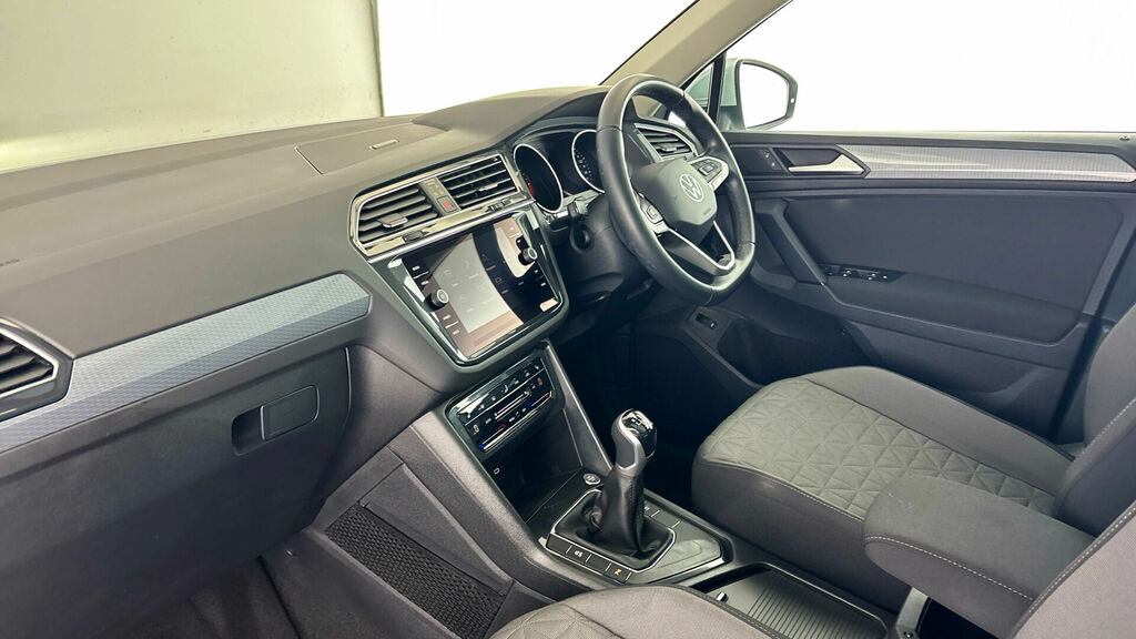 Volkswagen Tiguan 2.0 Tdi Life Euro 6 5-Door CK73NZW Silver #2