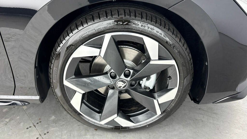 Skoda Superb Tsi E-tec Mhev Sportline Dsg Euro 6 5-Door WU26MVJ Black #5