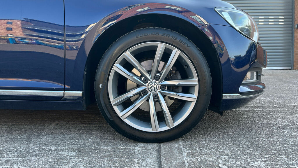 Volkswagen Passat Tsi Gt Euro 6 4-Door Blue #5