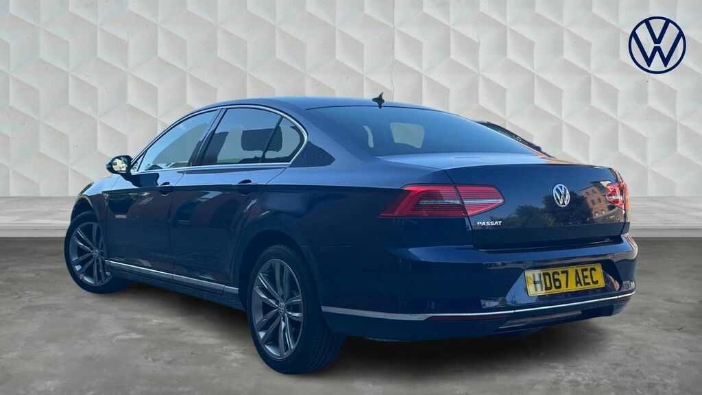 Volkswagen Passat Tsi Gt Euro 6 4-Door Blue #3
