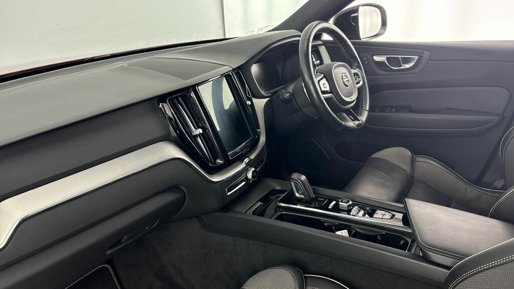 Volvo XC60 2.0 B5 Mhev R-design Euro 6 5-Door LS20BVF Red #2