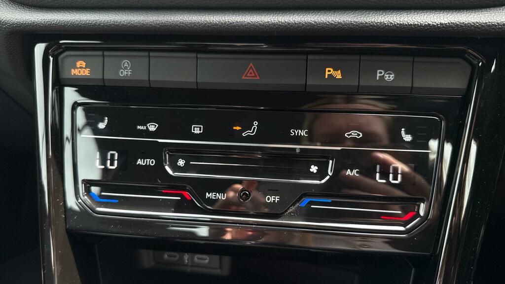 Volkswagen T-Roc Black Edition Black #40