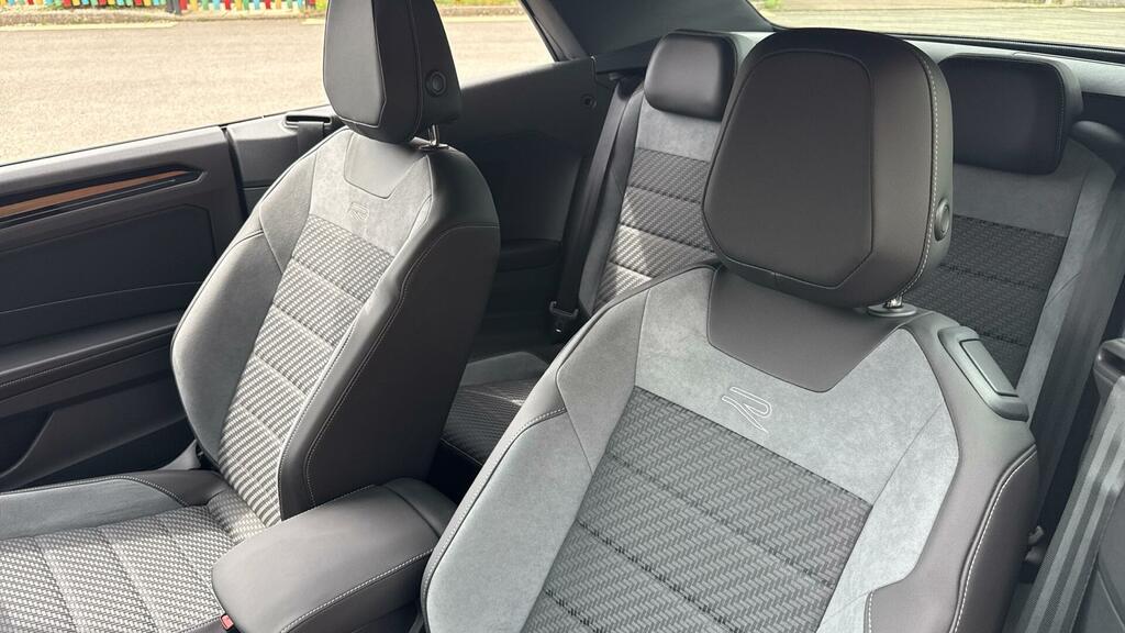 Volkswagen T-Roc Black Edition Black #16