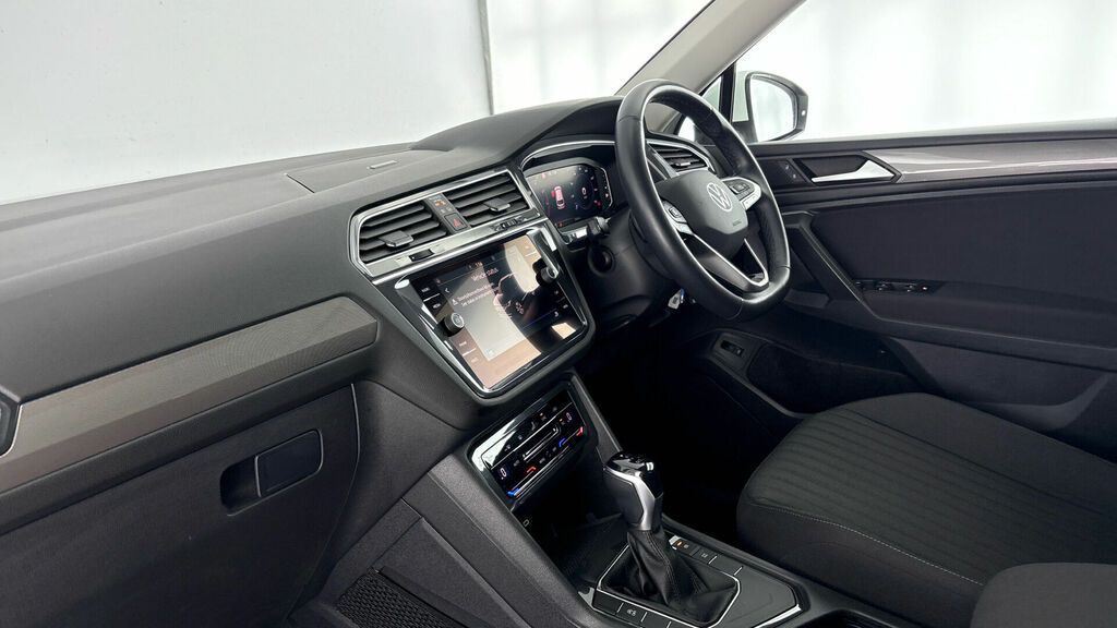 Volkswagen Tiguan Allspace Tsi Life Dsg Euro 6 5-Door White #2