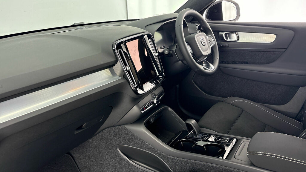 Volvo XC40 2.0 B3 Mhev Plus Dark Dct Euro 6 5-Door White #2