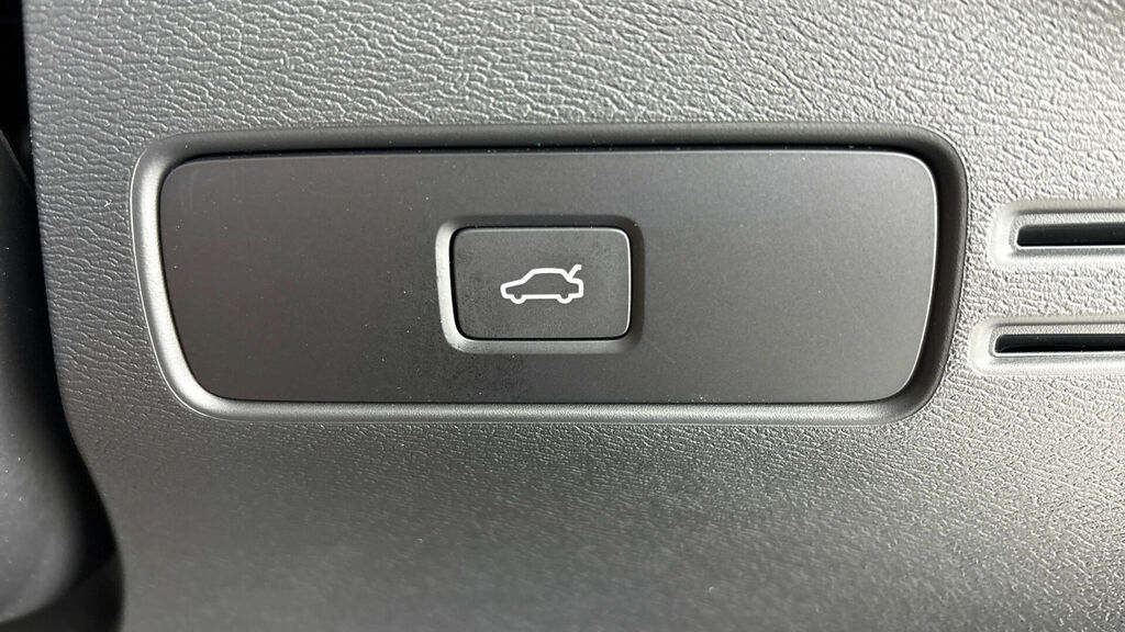 Volvo XC40 Recharge Plus, T4 Plug-in Hybrid, Black #32