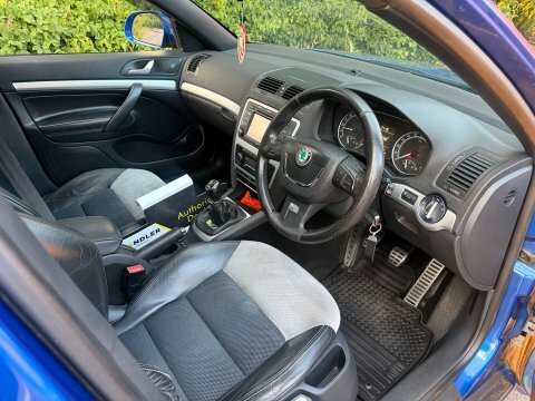 Skoda Octavia 2.0 Tdi Pd Laurin Klement 8 Services Le Black #10