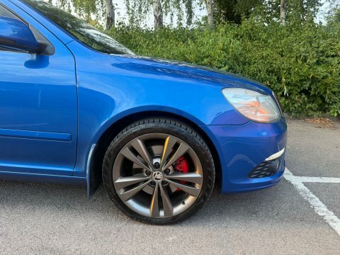 Skoda Octavia 2.0 Tdi Pd Laurin Klement 8 Services Le Black #9
