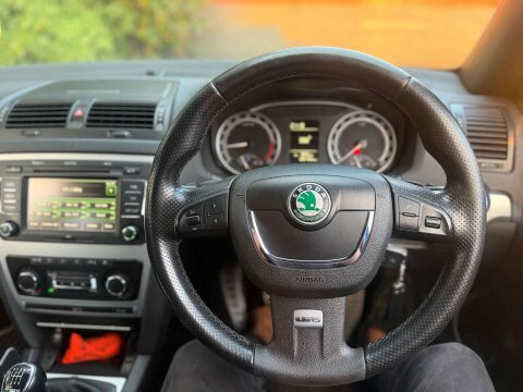 Skoda Octavia 2.0 Tdi Pd Laurin Klement 8 Services Le Black #15