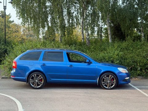 Skoda Octavia 2.0 Tdi Pd Laurin Klement 8 Services Le Black #6