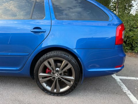 Skoda Octavia 2.0 Tdi Pd Laurin Klement 8 Services Le Black #5