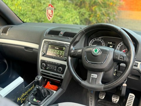 Skoda Octavia 2.0 Tdi Pd Laurin Klement 8 Services Le Black #14