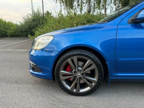 Skoda Octavia 2.0 Tdi Pd Laurin Klement 8 Services Le Black #4