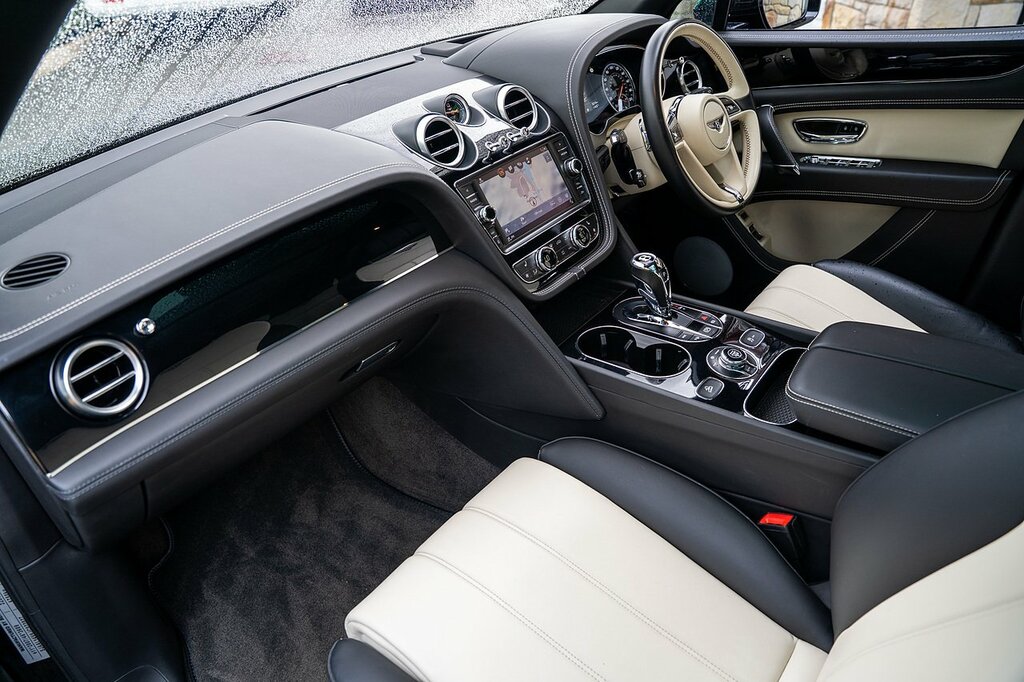 Bentley Bentayga Bentley Bentayga Estate 4.0 V8 Mulliner Driving Sp White #59