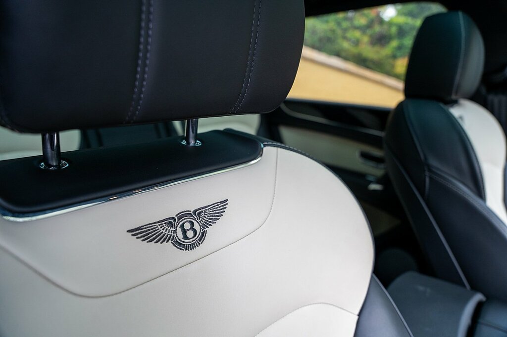 Bentley Bentayga Bentley Bentayga Estate 4.0 V8 Mulliner Driving Sp White #52