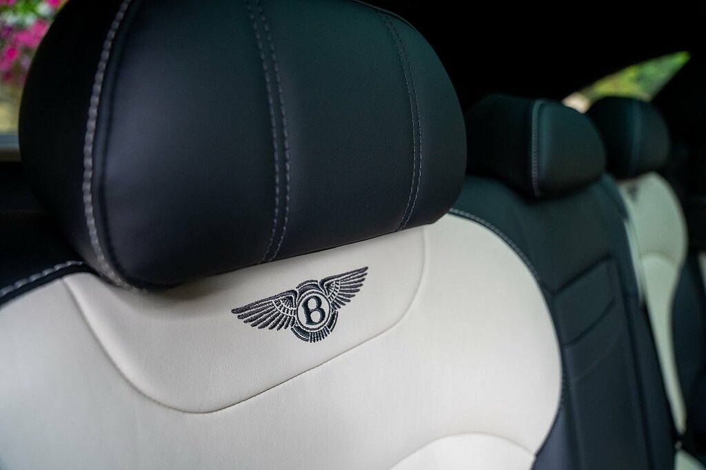Bentley Bentayga Bentley Bentayga Estate 4.0 V8 Mulliner Driving Sp White #57