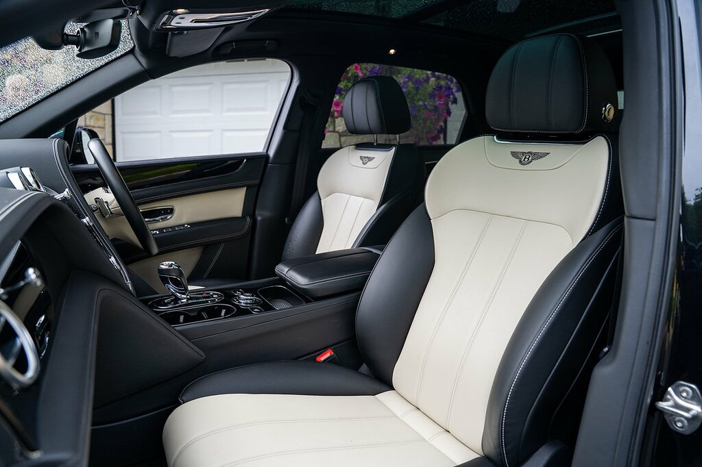 Bentley Bentayga Bentley Bentayga Estate 4.0 V8 Mulliner Driving Sp White #64