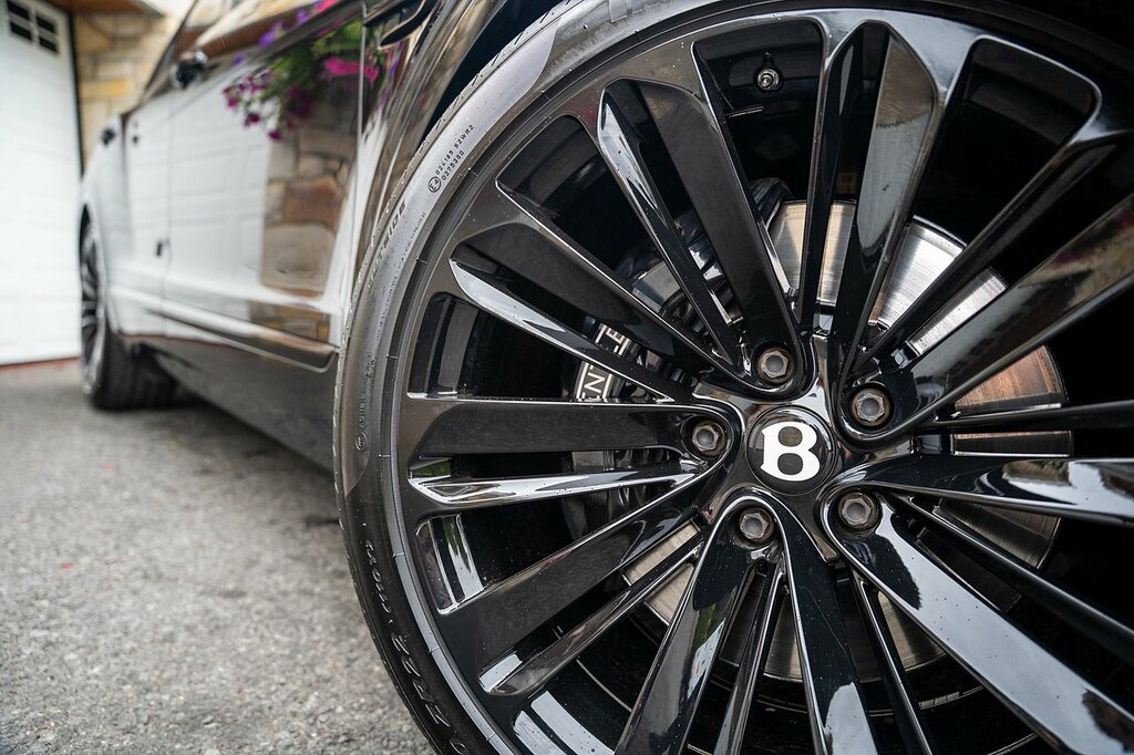 Bentley Bentayga Bentley Bentayga Estate 4.0 V8 Mulliner Driving Sp White #28