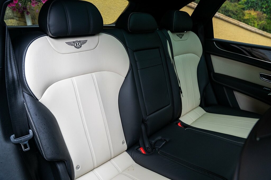 Bentley Bentayga Bentley Bentayga Estate 4.0 V8 Mulliner Driving Sp White #55