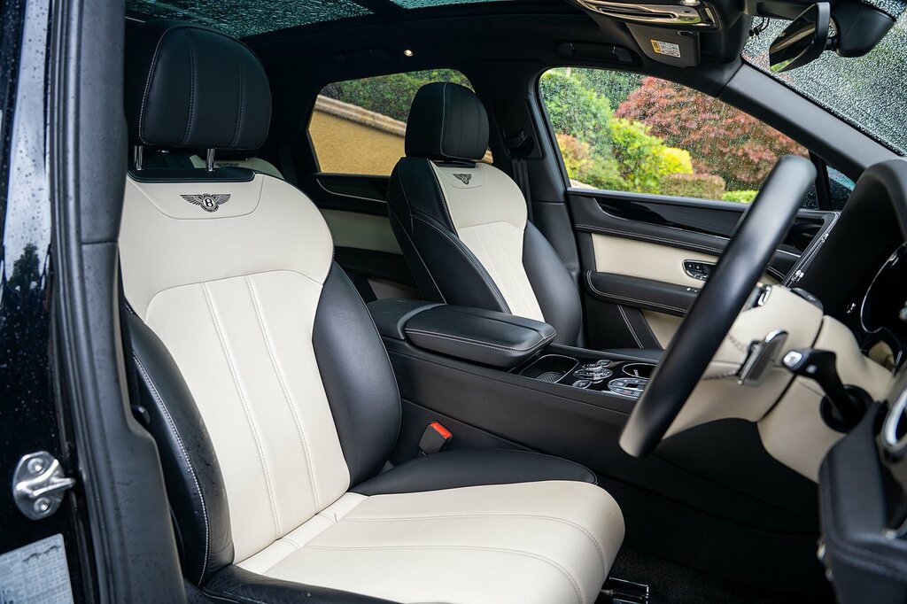 Bentley Bentayga Bentley Bentayga Estate 4.0 V8 Mulliner Driving Sp White #37